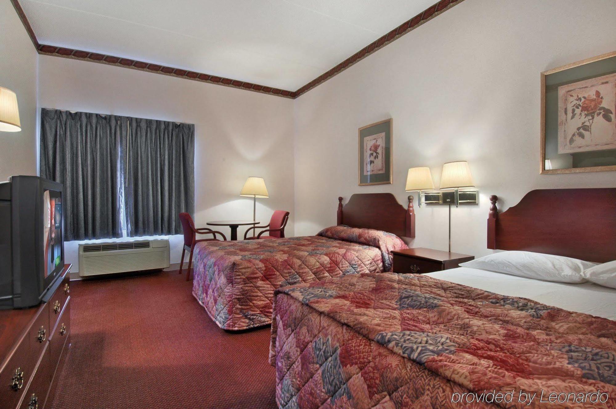Red Roof Inn Hendersonville Exterior foto