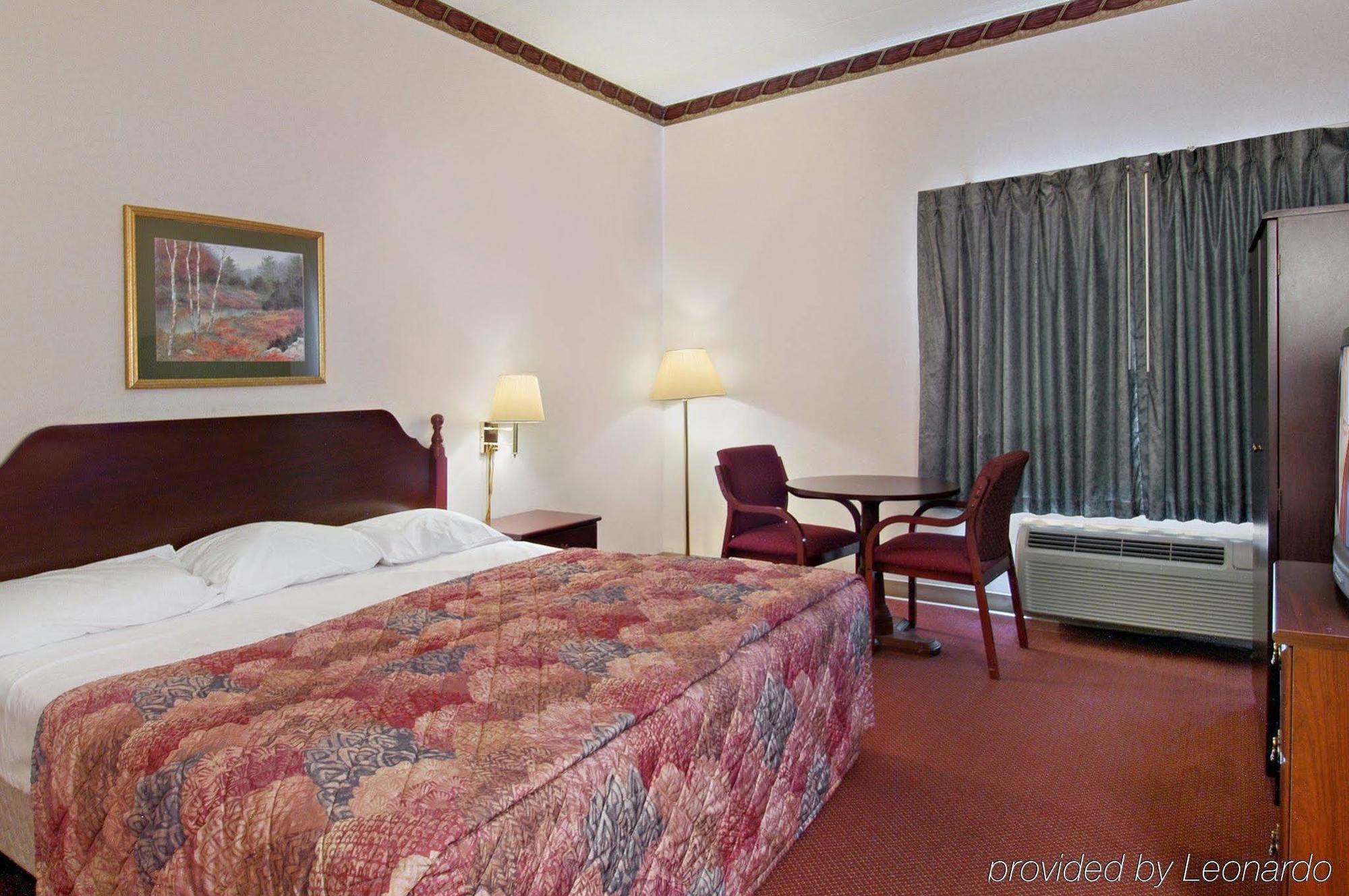 Red Roof Inn Hendersonville Exterior foto